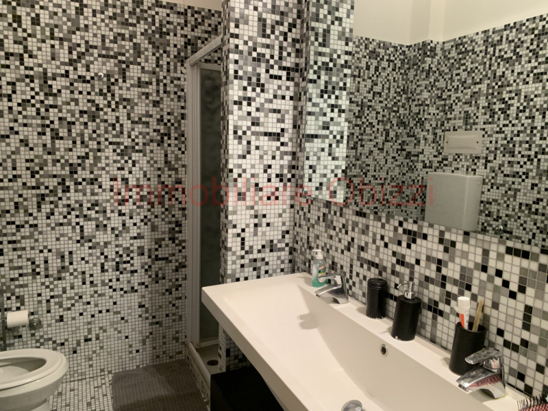 PADOVA - CENTRO STORICO - Proponiamo in vendita appartamento di pregio in stabile del 1700.
Carat...