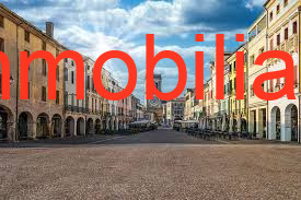 In vendita esclusiva presso la nostra agenzia immobiliare, proponiamo un affascinante palazzo sto...