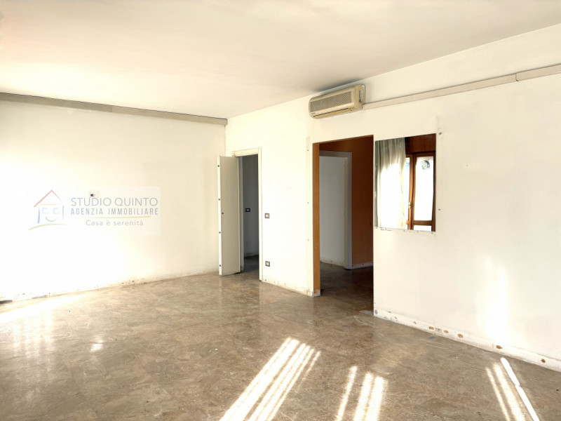 Appartamento spazioso nel cuore del paese – con potenziale da valorizzare!
In pieno centro, all’i...