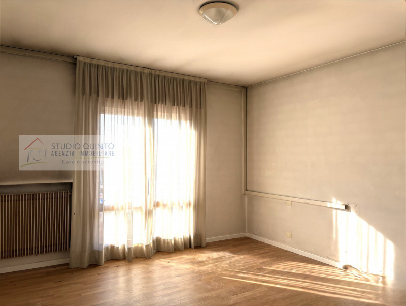 Appartamento spazioso nel cuore del paese – con potenziale da valorizzare!
In pieno centro, all’i...