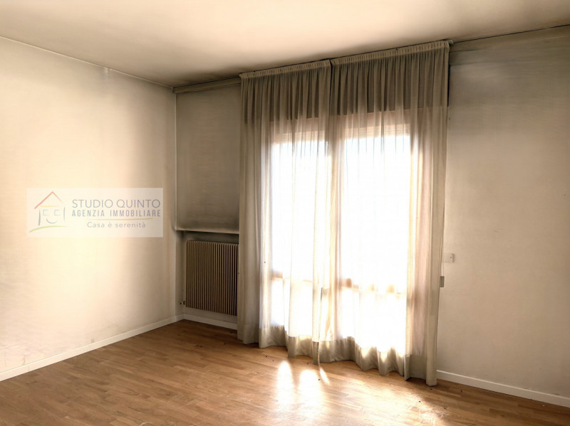 Appartamento spazioso nel cuore del paese – con potenziale da valorizzare!
In pieno centro, all’i...