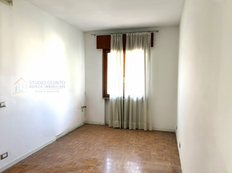 Appartamento spazioso nel cuore del paese – con potenziale da valorizzare!
In pieno centro, all’i...