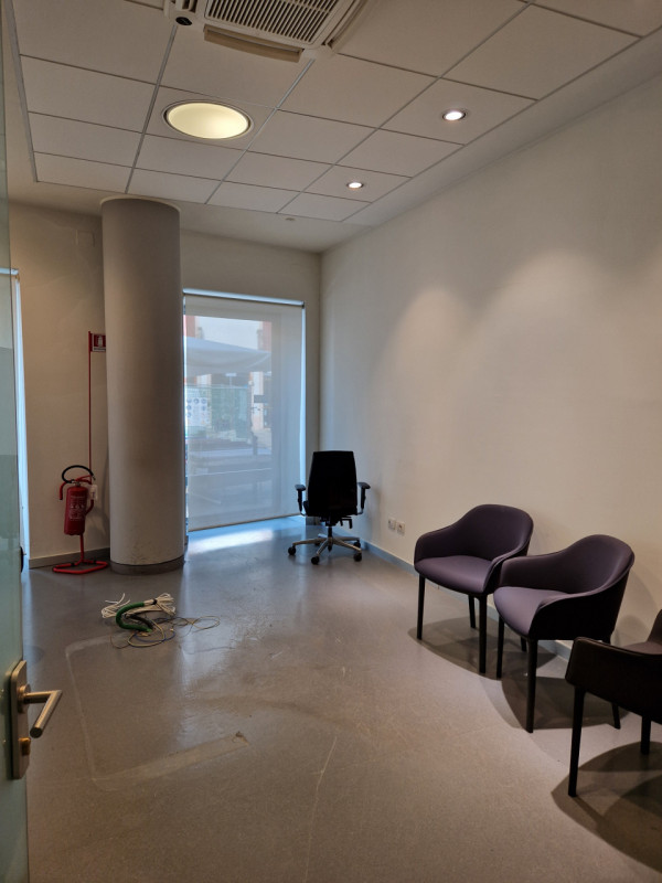 Splendido negozio plurivetrinato disponibile per affitto nel cuore di Bassano del Grappa. Con una...