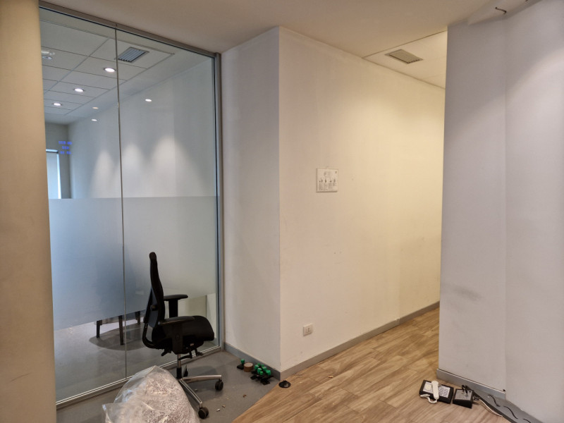 Splendido negozio plurivetrinato disponibile per affitto nel cuore di Bassano del Grappa. Con una...