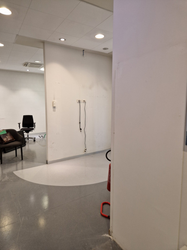 Splendido negozio plurivetrinato disponibile per affitto nel cuore di Bassano del Grappa. Con una...