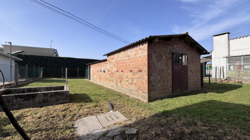 Casa singola con ampio giardino a Stanghella (confini Solesino);

Proponiamo in vendita casa sing...