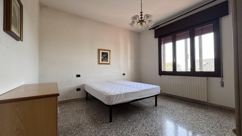 Casa singola con ampio giardino a Stanghella (confini Solesino);

Proponiamo in vendita casa sing...