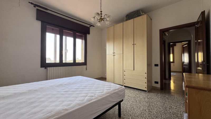 Casa singola con ampio giardino a Stanghella (confini Solesino);

Proponiamo in vendita casa sing...