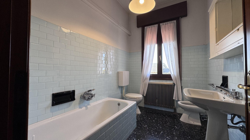 Casa singola con ampio giardino a Stanghella (confini Solesino);

Proponiamo in vendita casa sing...