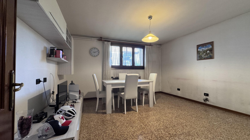 Casa singola con ampio giardino a Stanghella (confini Solesino);

Proponiamo in vendita casa sing...