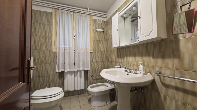 Casa singola con ampio giardino a Stanghella (confini Solesino);

Proponiamo in vendita casa sing...