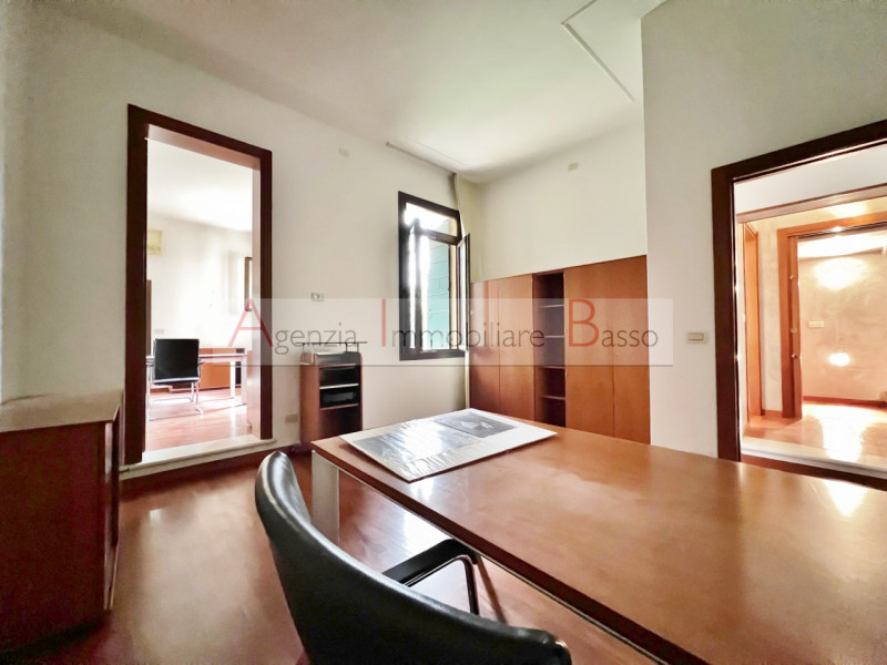 GIARDINI DELL'ARENA LATO VIA PORCIGLIA. Comodo a nuovo tribunale, ospedali, raggingibile con ogni...