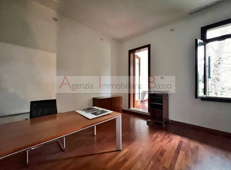 GIARDINI DELL'ARENA LATO VIA PORCIGLIA. Comodo a nuovo tribunale, ospedali, raggingibile con ogni...