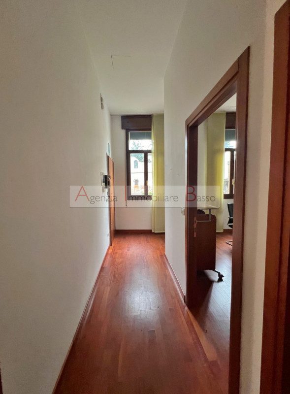 GIARDINI DELL'ARENA LATO VIA PORCIGLIA. Comodo a nuovo tribunale, ospedali, raggingibile con ogni...