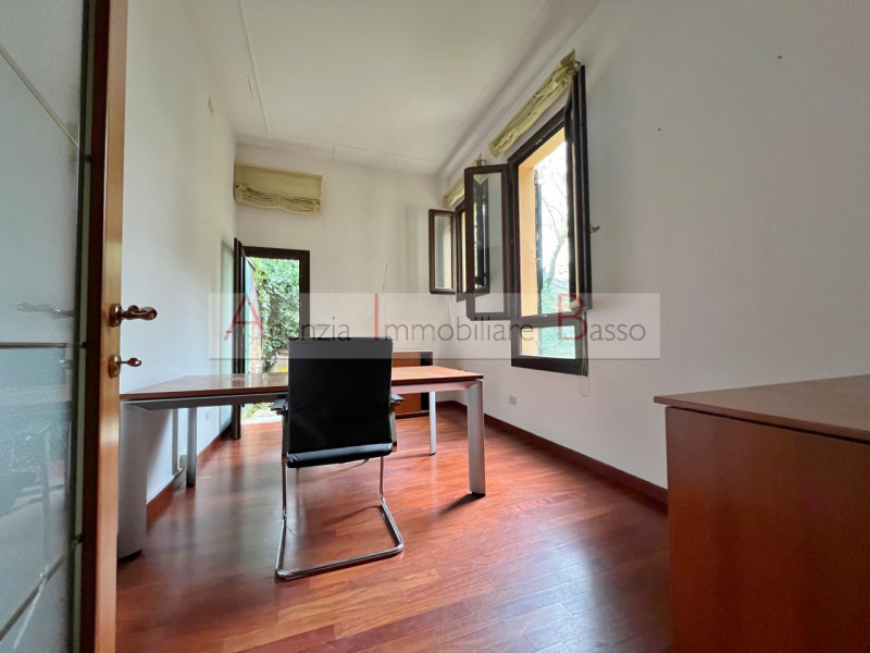 GIARDINI DELL'ARENA LATO VIA PORCIGLIA. Comodo a nuovo tribunale, ospedali, raggingibile con ogni...