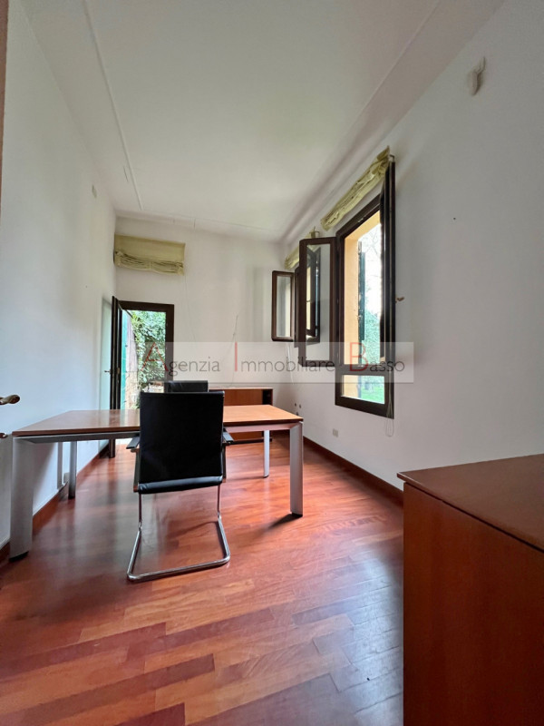 GIARDINI DELL'ARENA LATO VIA PORCIGLIA. Comodo a nuovo tribunale, ospedali, raggingibile con ogni...