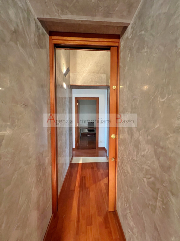 GIARDINI DELL'ARENA LATO VIA PORCIGLIA. Comodo a nuovo tribunale, ospedali, raggingibile con ogni...