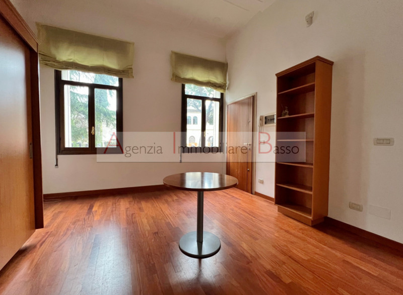 GIARDINI DELL'ARENA LATO VIA PORCIGLIA. Comodo a nuovo tribunale, ospedali, raggingibile con ogni...