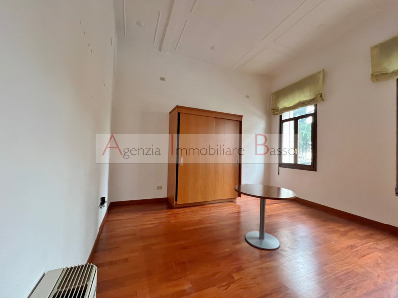 GIARDINI DELL'ARENA LATO VIA PORCIGLIA. Comodo a nuovo tribunale, ospedali, raggingibile con ogni...