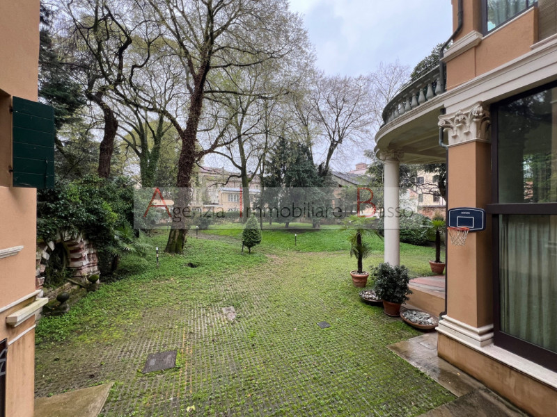 GIARDINI DELL'ARENA LATO VIA PORCIGLIA. Comodo a nuovo tribunale, ospedali, raggingibile con ogni...