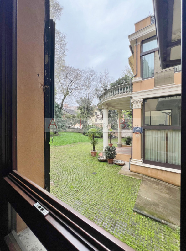 GIARDINI DELL'ARENA LATO VIA PORCIGLIA. Comodo a nuovo tribunale, ospedali, raggingibile con ogni...