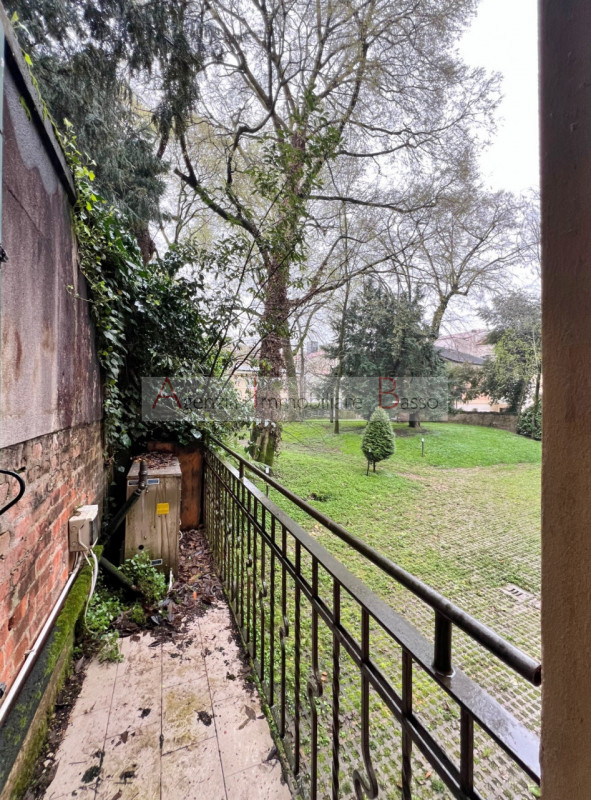 GIARDINI DELL'ARENA LATO VIA PORCIGLIA. Comodo a nuovo tribunale, ospedali, raggingibile con ogni...