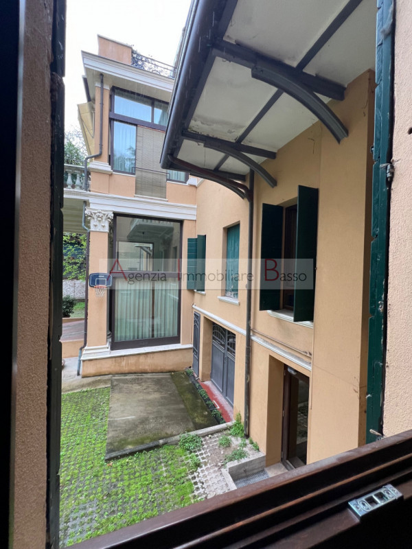 GIARDINI DELL'ARENA LATO VIA PORCIGLIA. Comodo a nuovo tribunale, ospedali, raggingibile con ogni...