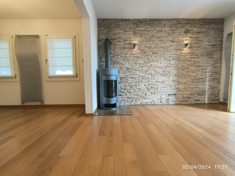 VILLORBA: LANCENIGO

In ottimo contesto residenziale vendesi bifamiliare ristrutturata nel 2007, ...