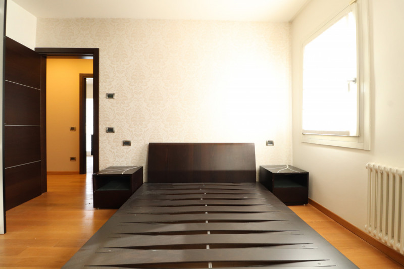 VILLORBA: LANCENIGO

In ottimo contesto residenziale vendesi bifamiliare ristrutturata nel 2007, ...