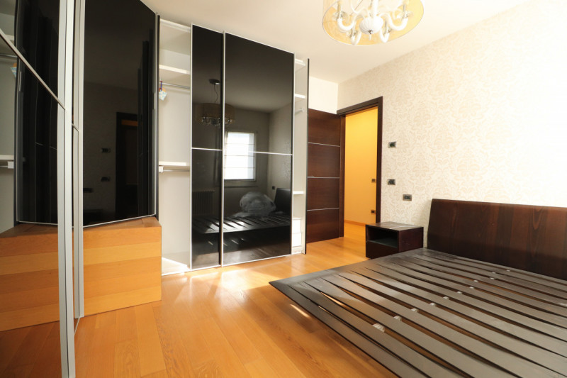 VILLORBA: LANCENIGO

In ottimo contesto residenziale vendesi bifamiliare ristrutturata nel 2007, ...