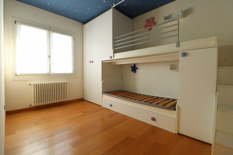 VILLORBA: LANCENIGO

In ottimo contesto residenziale vendesi bifamiliare ristrutturata nel 2007, ...