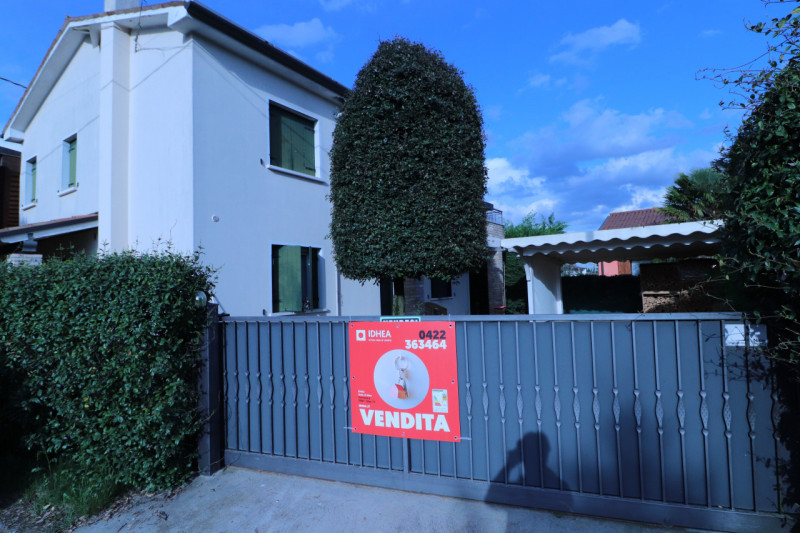 VILLORBA: LANCENIGO

In ottimo contesto residenziale vendesi bifamiliare ristrutturata nel 2007, ...