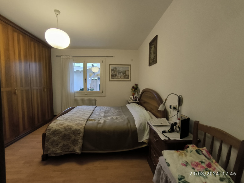 VILLORBA: LANCENIGO

In ottimo contesto residenziale vendesi bifamiliare ristrutturata nel 2007, ...