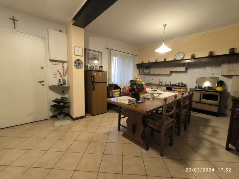 VILLORBA: LANCENIGO

In ottimo contesto residenziale vendesi bifamiliare ristrutturata nel 2007, ...