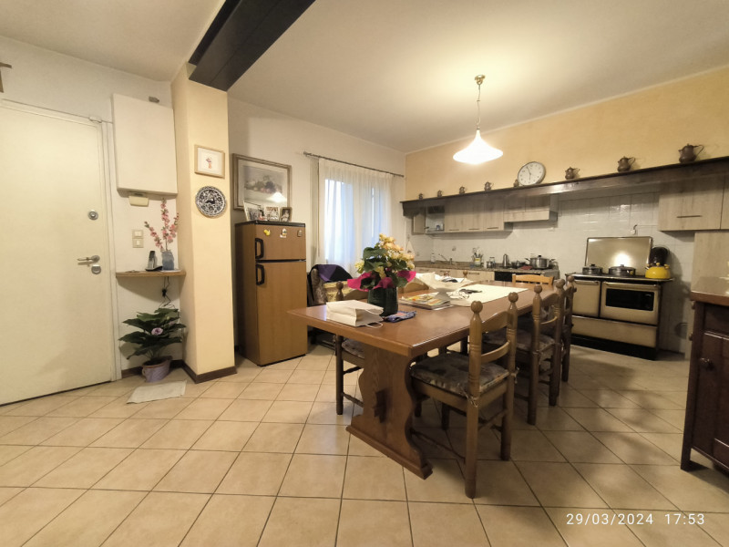 VILLORBA: LANCENIGO

In ottimo contesto residenziale vendesi bifamiliare ristrutturata nel 2007, ...