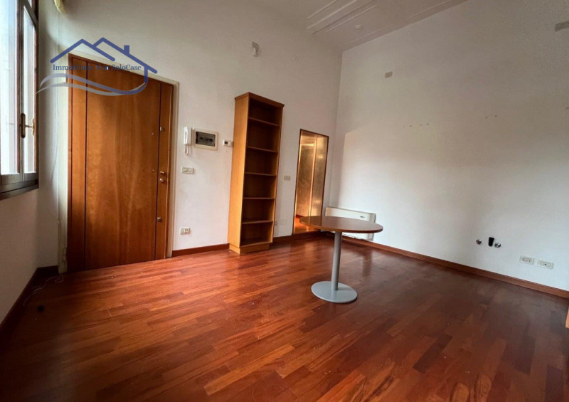 GIARDINI DELL'ARENA LATO VIA PORCIGLIA - Comodo al nuovo tribunale, ospedali, facoltà universitar...