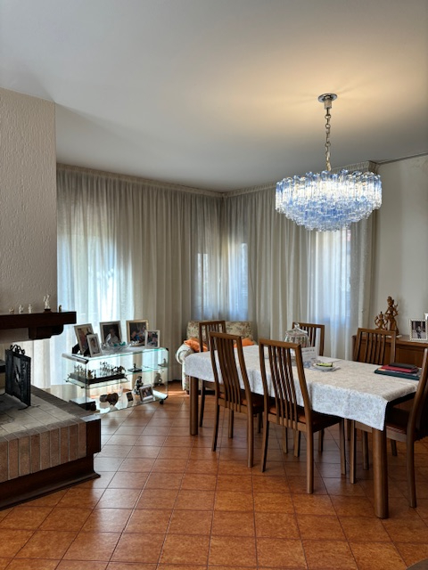 S.Bellino: ampia villa sviluppata su più livelli per complessivi 350 mq oltre al giardino. L'immo...