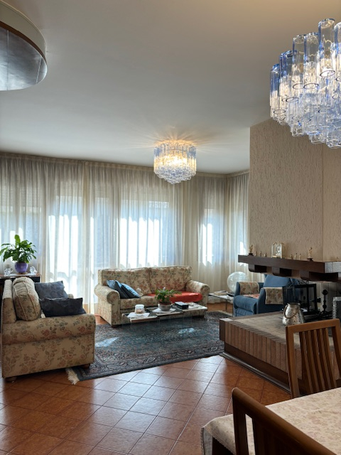 S.Bellino: ampia villa sviluppata su più livelli per complessivi 350 mq oltre al giardino. L'immo...