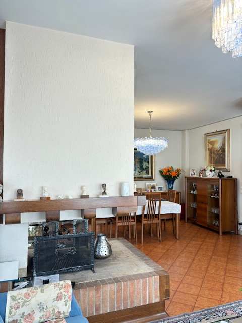 S.Bellino: ampia villa sviluppata su più livelli per complessivi 350 mq oltre al giardino. L'immo...