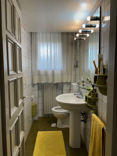 S.Bellino: ampia villa sviluppata su più livelli per complessivi 350 mq oltre al giardino. L'immo...