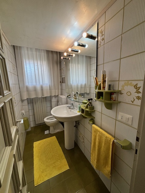 S.Bellino: ampia villa sviluppata su più livelli per complessivi 350 mq oltre al giardino. L'immo...