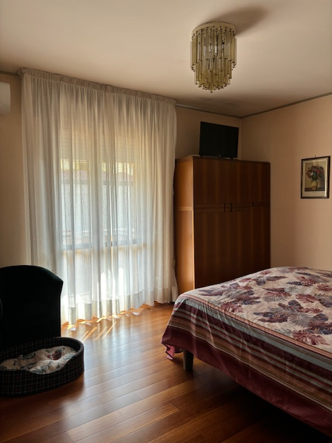 S.Bellino: ampia villa sviluppata su più livelli per complessivi 350 mq oltre al giardino. L'immo...