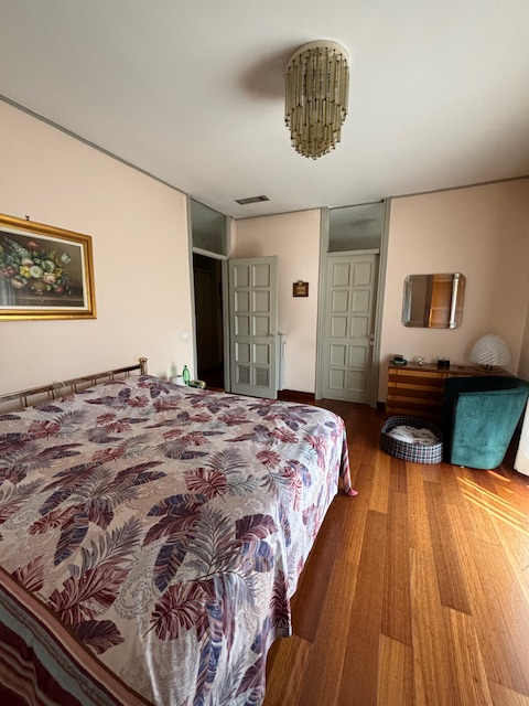 S.Bellino: ampia villa sviluppata su più livelli per complessivi 350 mq oltre al giardino. L'immo...