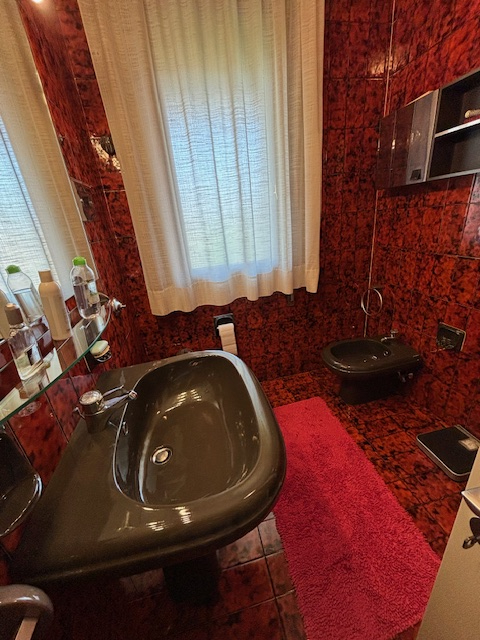 S.Bellino: ampia villa sviluppata su più livelli per complessivi 350 mq oltre al giardino. L'immo...