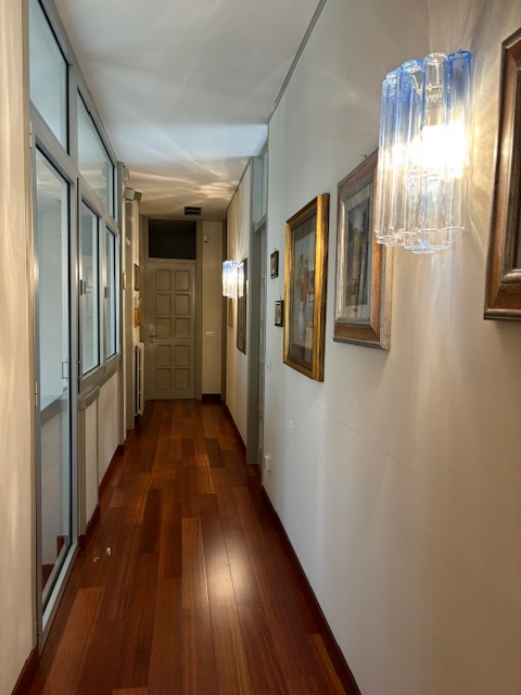 S.Bellino: ampia villa sviluppata su più livelli per complessivi 350 mq oltre al giardino. L'immo...