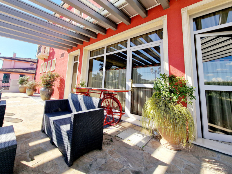 Proponiamo in vendita a Stanghella, bellissimo albergo recentemente ristrutturato, ubicato in un ...