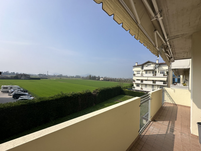 Selvazzano Dentro, nel ricercato quartiere di San Domenico, proponiamo in affitto tricamere compl...