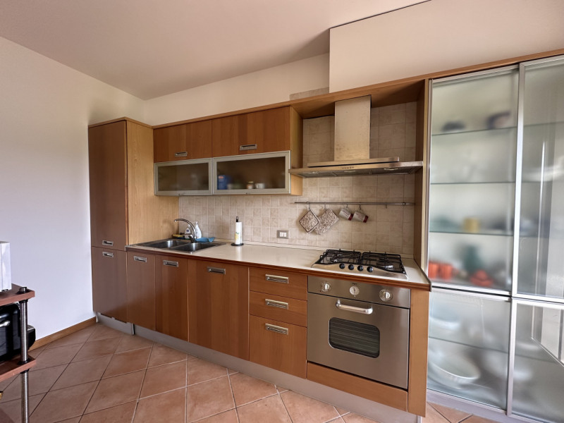 Selvazzano Dentro, nel ricercato quartiere di San Domenico, proponiamo in affitto tricamere compl...