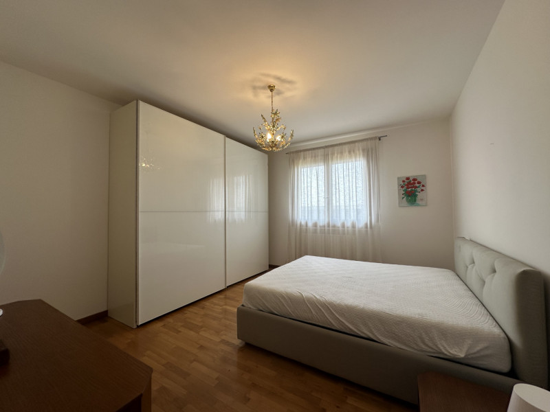 Selvazzano Dentro, nel ricercato quartiere di San Domenico, proponiamo in affitto tricamere compl...