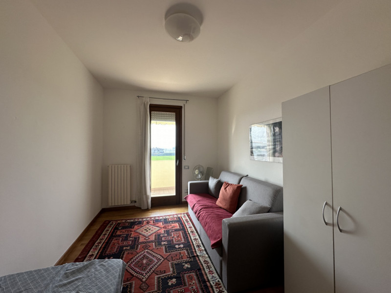 Selvazzano Dentro, nel ricercato quartiere di San Domenico, proponiamo in affitto tricamere compl...